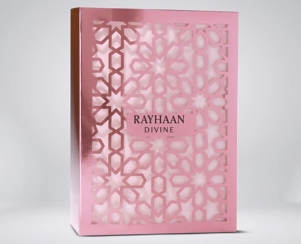 RAYHAAN DIVINE – Lichi, rosa y chocolate con un fondo elegante